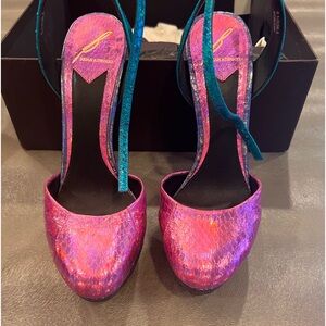 B Brain Atwood Heels . NWT. Size 6.5